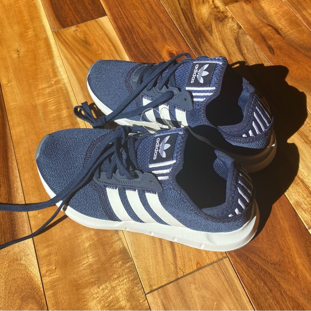 NWT adidas Swift Run women’s size 5.5
